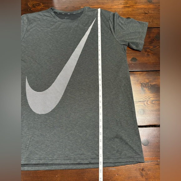 NWOT Nike Men’s Dri Fit Shirt Gray Short Sleeve Big Swoosh Size Large Athletic - Picture 7 of 9